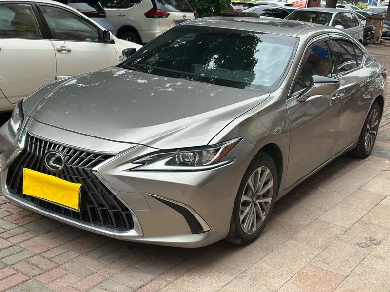 雷克萨斯LS500H：豪华与智能的完美邂逅